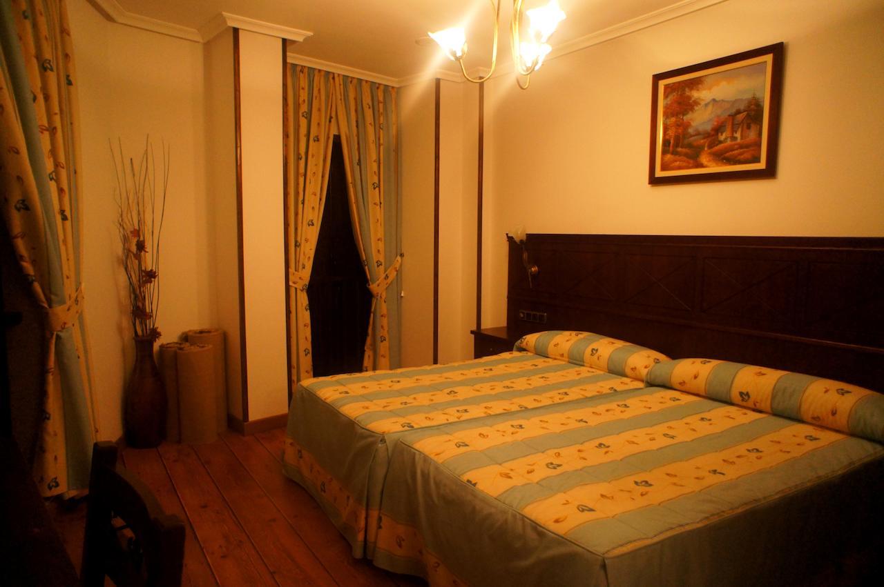 Hotel Mirador Da Ribeira Viana do Bolo Habitación foto